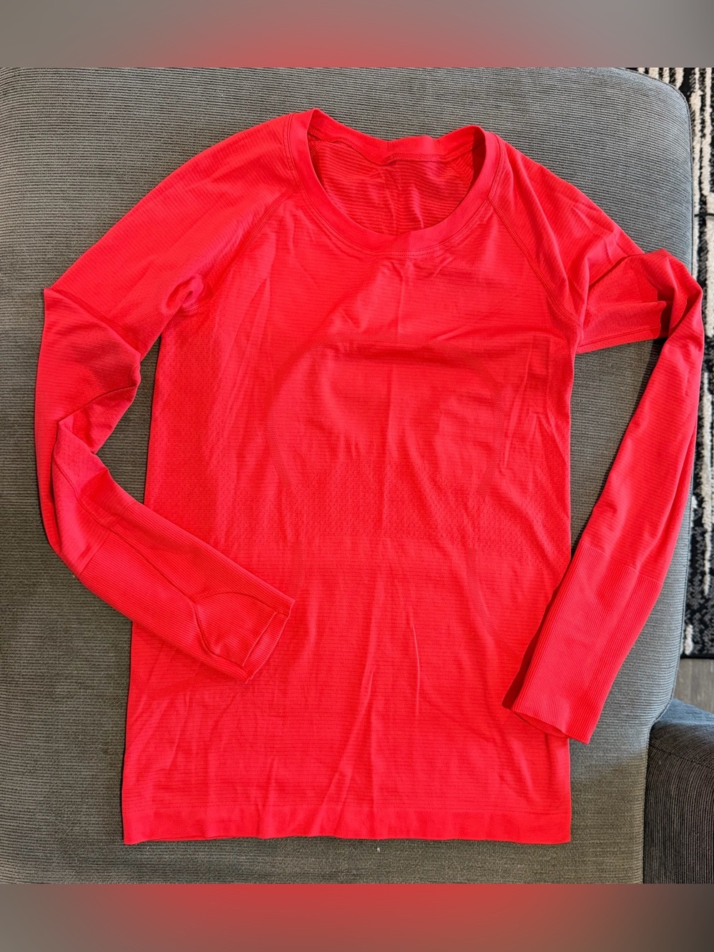 Lululemon long sleeve shirt with thumb holes (6)